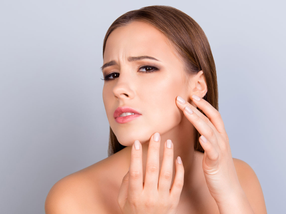 Co wpływa na jędrność skóry? Dlaczego skóra przestaje być jędrna?