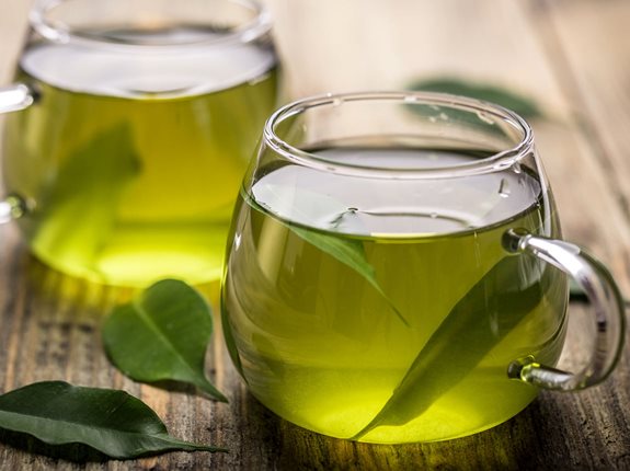 Czy zielona herbata wpływa na nastrój i pracę mózgu?