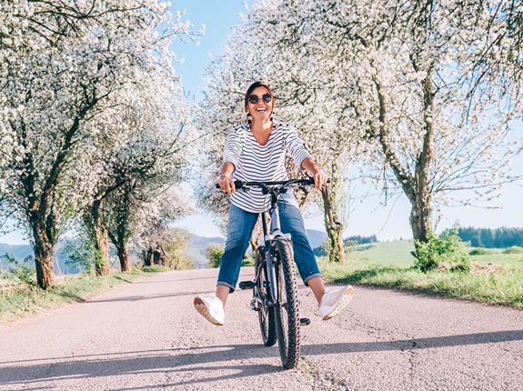 Jazda na rowerze a wiosenne alergie - jak sobie radzić?